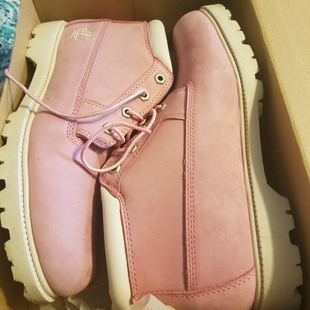 Low cut Timberland boots